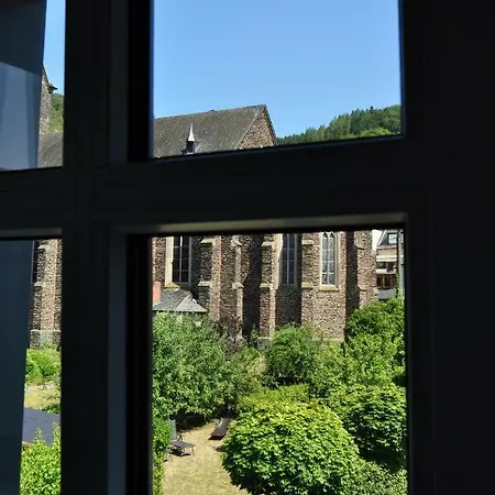 Apartament / Moseluferstrasse Neef